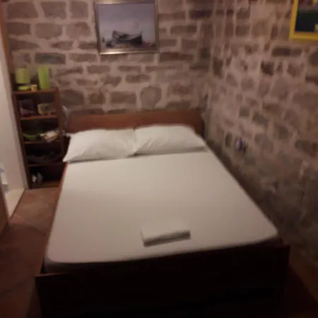 Ami 2* Kastela
